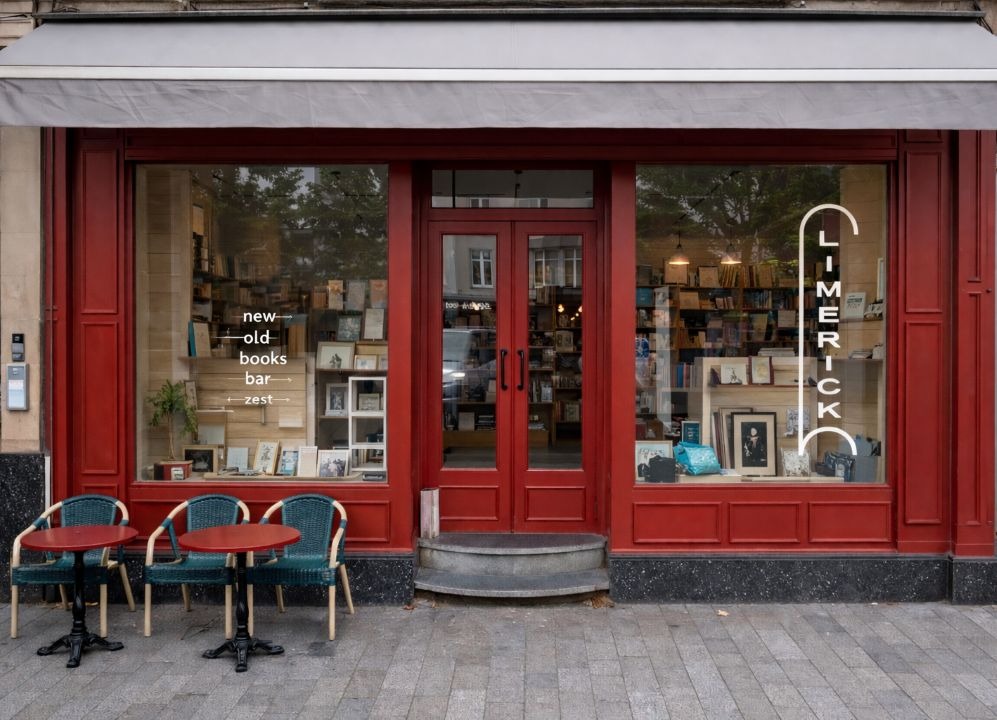 Foto van de voorkant van de boekenwinkel en koffiebar Limerick in Gent aan het Sint-Pietersstation