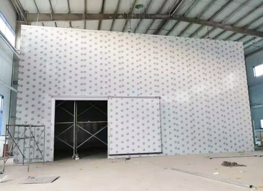 Outdoor cold room installations in hot climates