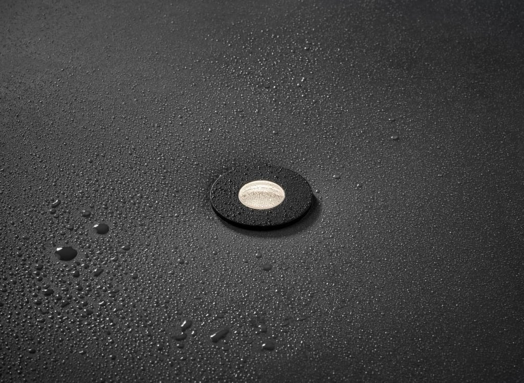Foco empotrable MINI MINUS ultracompacto en techo oscuro, iluminación discreta