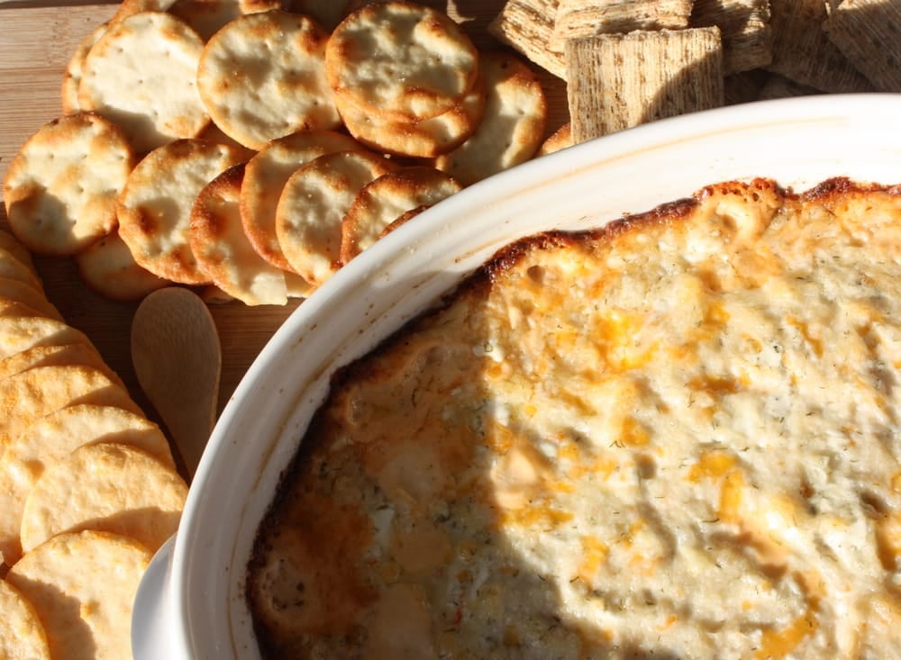 crabtastic dip with crakers