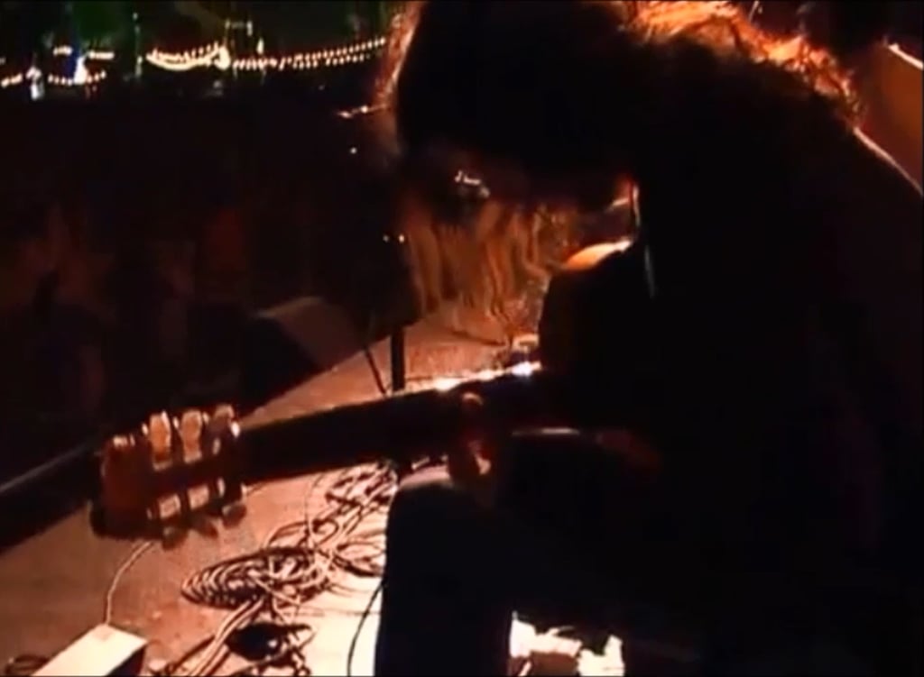 Paco Lomeña en un festival con Ojos de Brujo