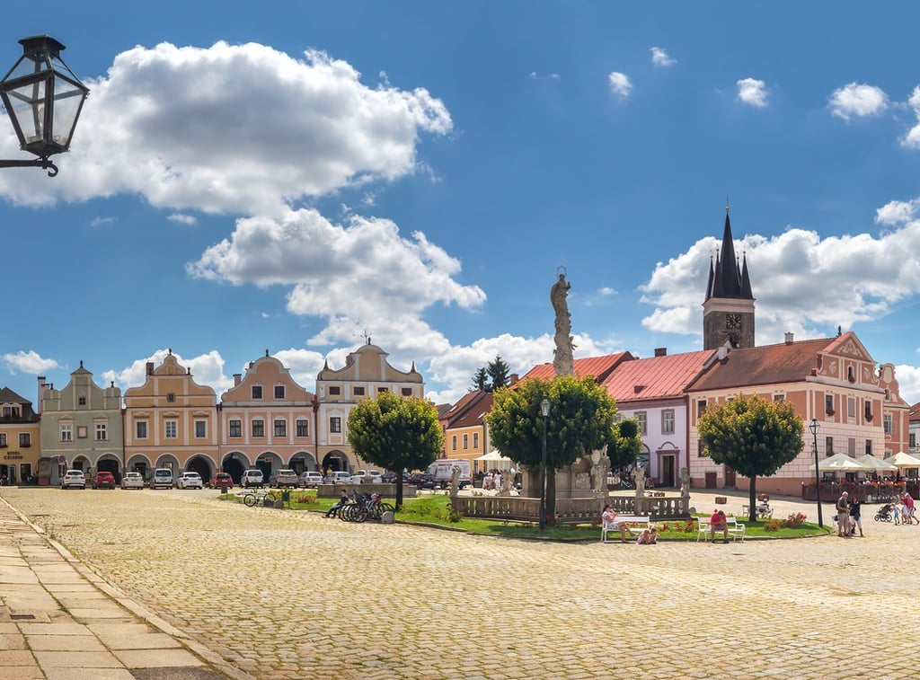 Telc main square - Zacharias of Hradec Square with the Marian Plague Column in Telc