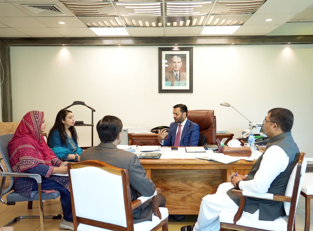 Federal Health Minister Mustafa Kamal with DG Health Dr. Ayesha Isani and Deputy Director PMDC Dr. Farah Mazhar discussing he