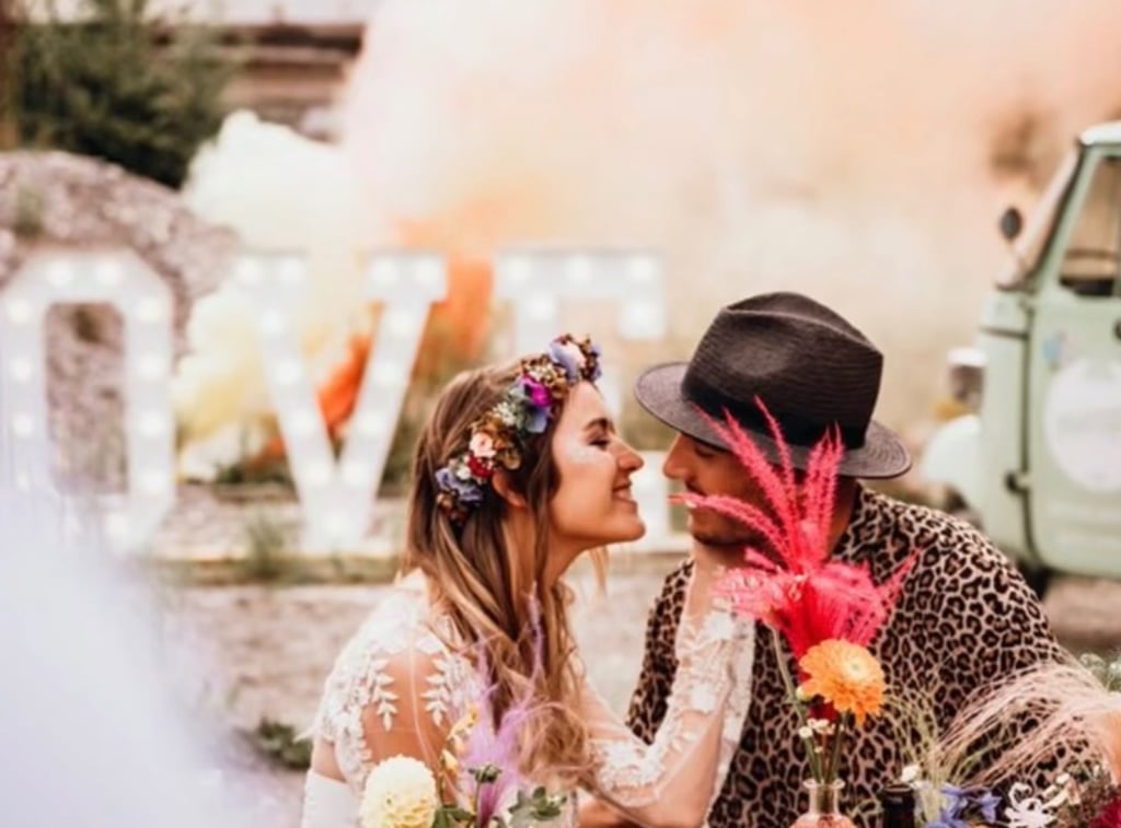 Mariage festival fumigènes fanions bohème 