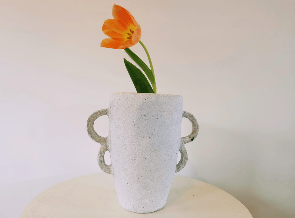 vase fait main en papier mâché
