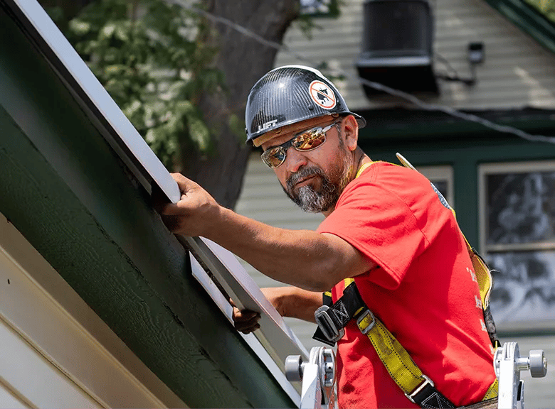 Professional gutter cleaning and residential gutter installation services in Lakeland, Florida.