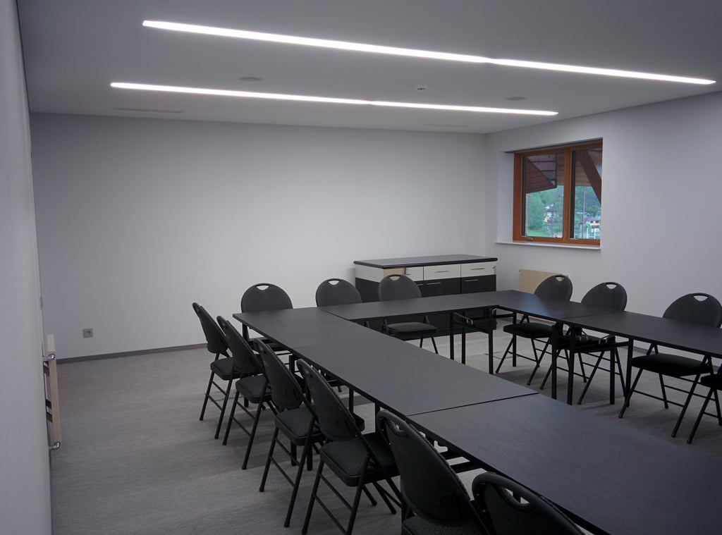 vinilinė sienu danga konferenciju salei