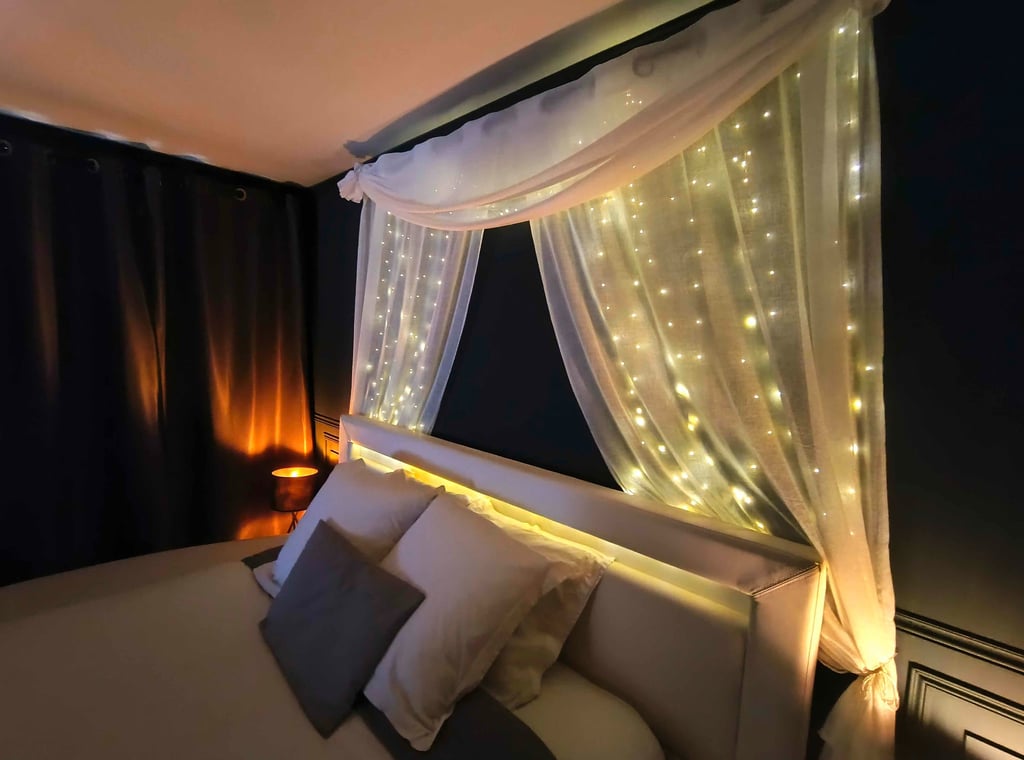 lit rond avec rideau lumineux