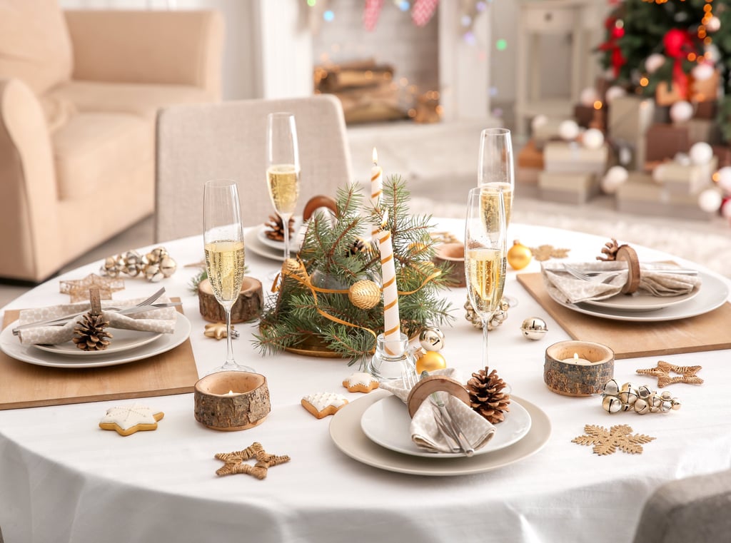 a table setting with a christmas tree stump stump stump stump christmas tree stump stump christmas
