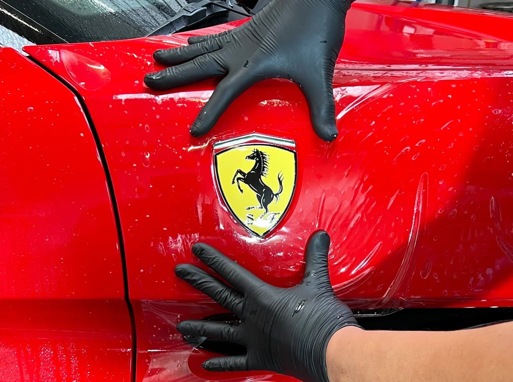 Installation d'un PPF sur le bloc avant d'une Ferrari dans notre atelier en Isère