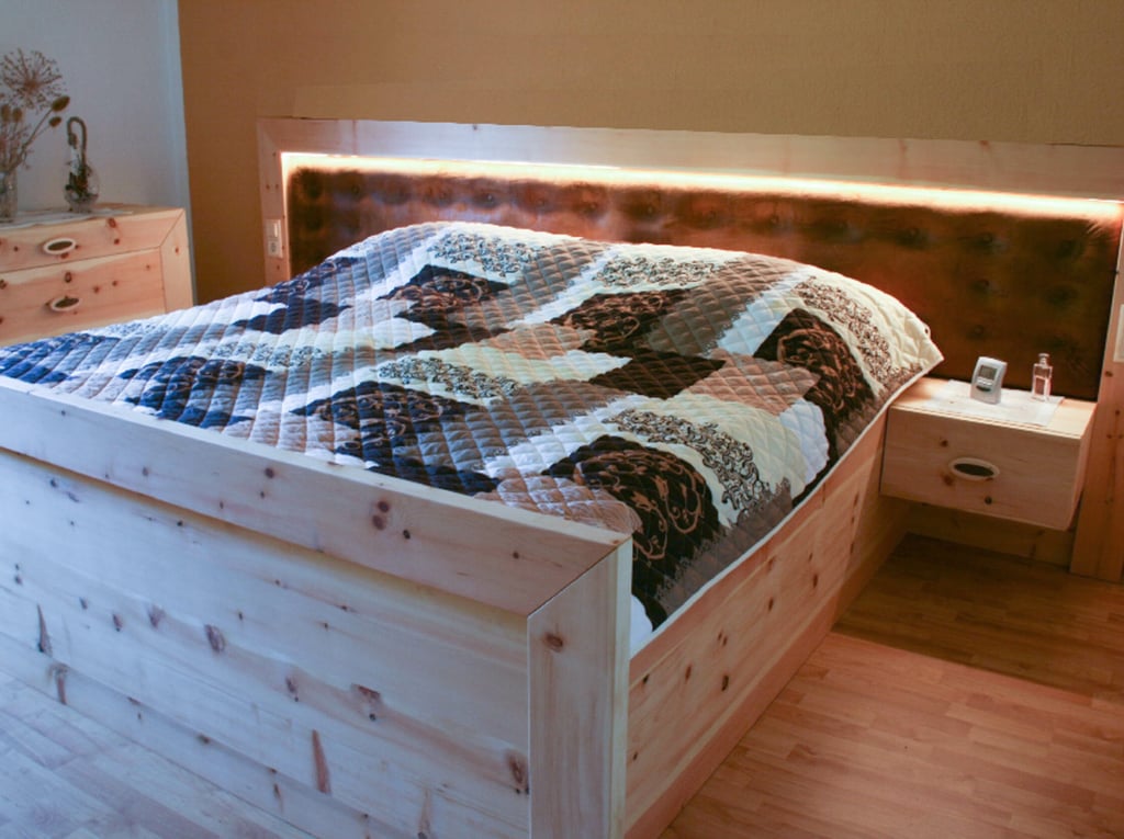 gesund schlafen: Doppelbett aus Zirbenholz
