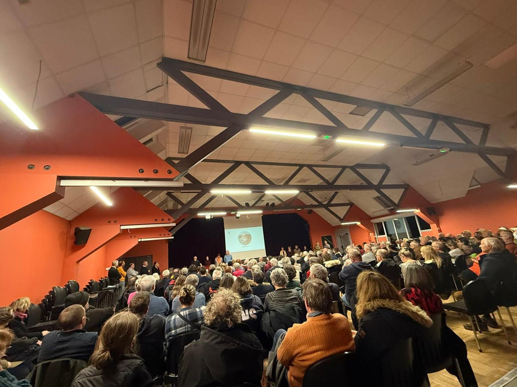 Présentation de groix agir ensemble à la salle des fêtes