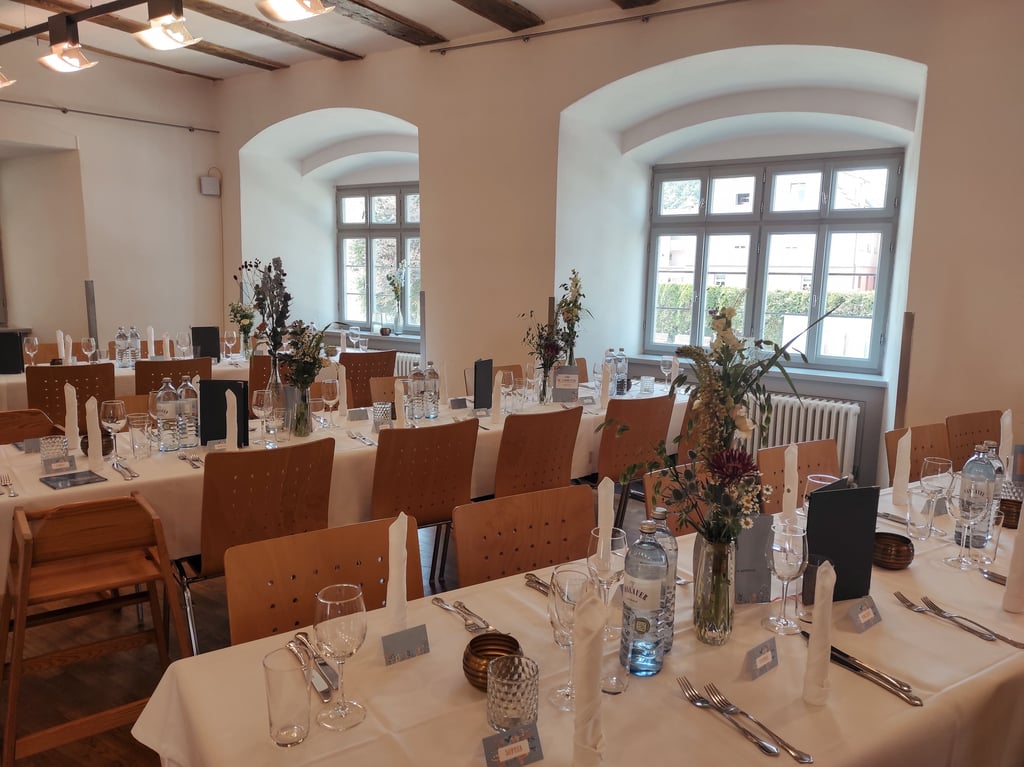 Dekorierter Tisch für runden Geburtstag 