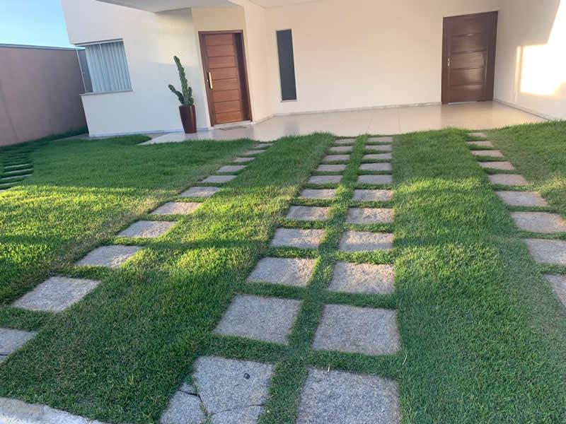 pedra miracema cinza serrada grossa para piso área externa em gramados. rústico elegante. preço bom