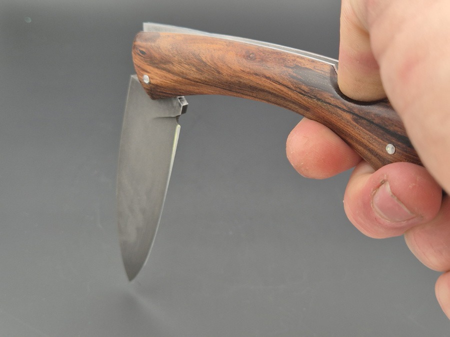 Fonctionnement d'un couteau à pompe arrière