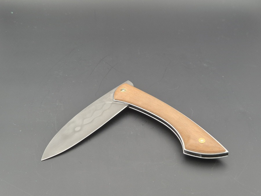 Couteau piémontais semi ouvert