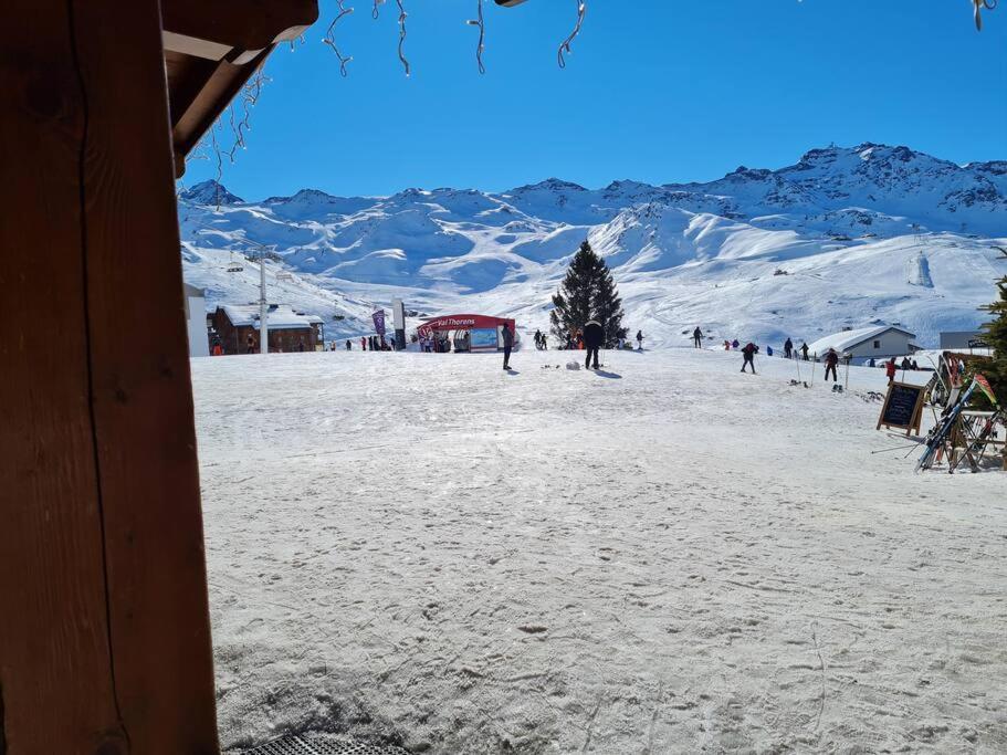 Open view of the Val Thorens ski slopes and surrounding alpine mountains