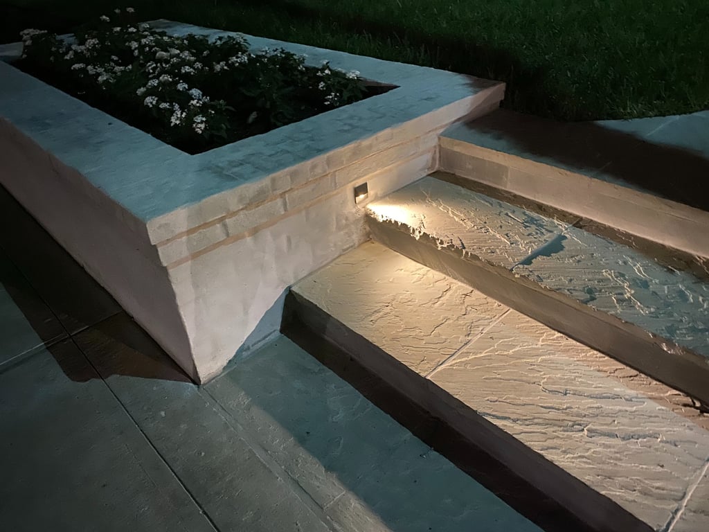 step light that lights up a step