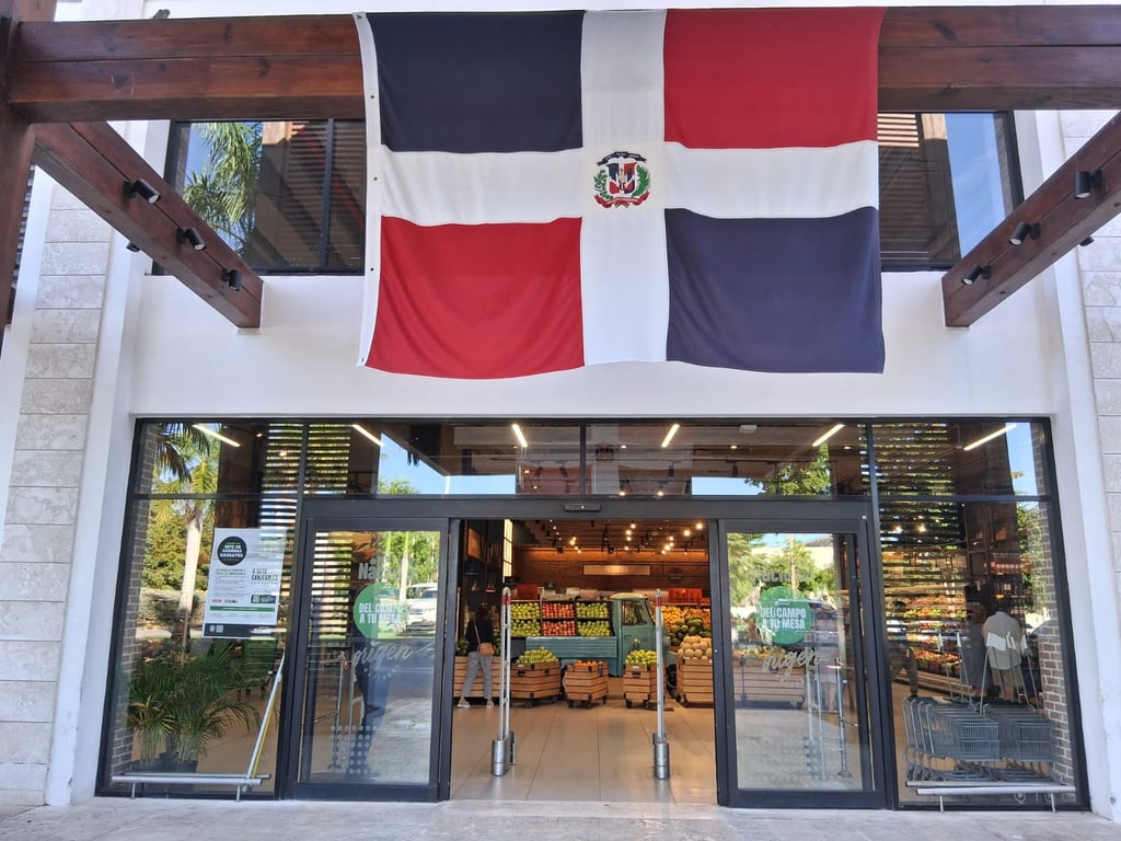 Dominican Republic supermarket entrance with fresh produce and national flag above the door 