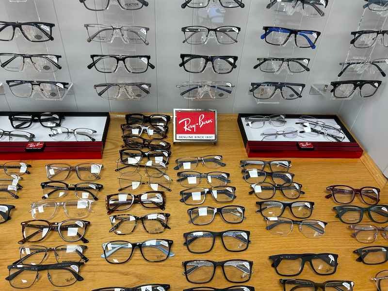 Optical Center with many frame options