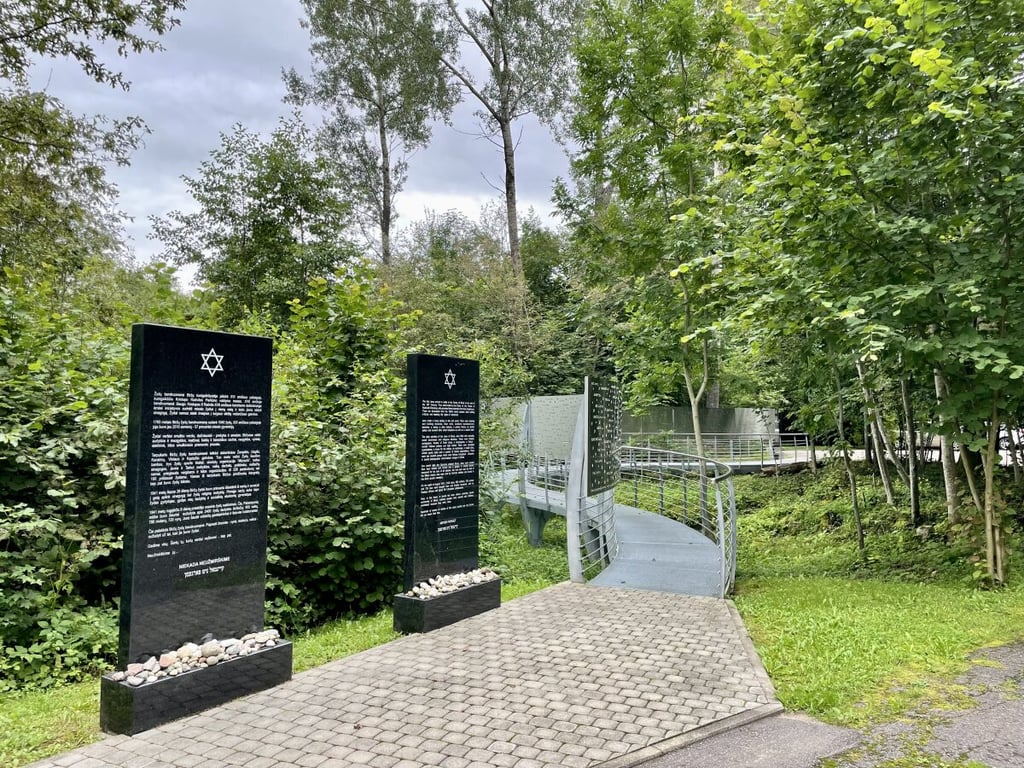 Holokausto aukų memorialas Biržuose