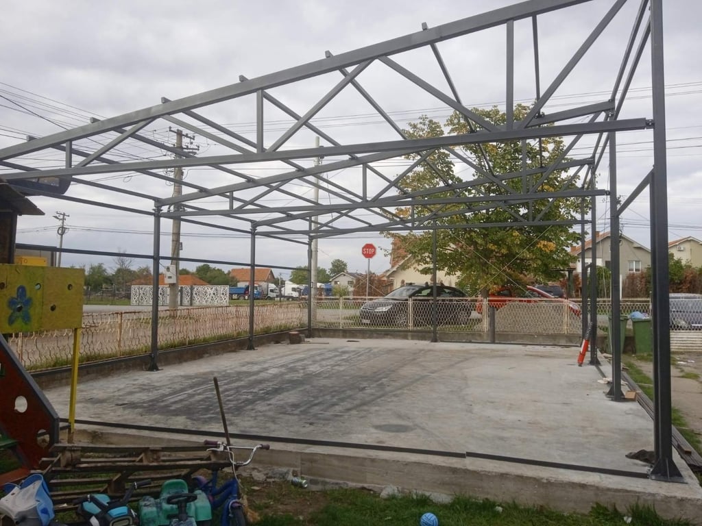 Montirana metalna konstrukcija hala – faza izgradnje, Beograd, Kragujevac