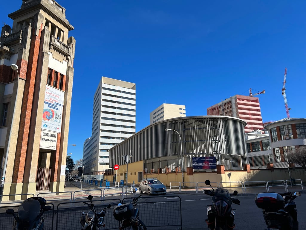 view from street intersection C. Leyre with C. Olite