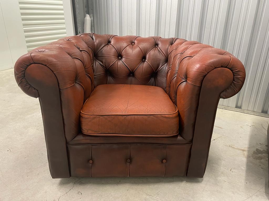 Ancien Fauteuil Chesterfield cuir 
