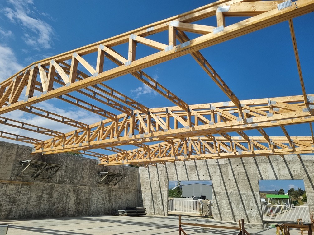 Charpente fermette de longue portée, charpente bois pour hangar, charpente pour bâtiments agricoles
