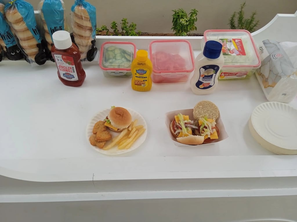 mini burgers live station, mini burgers for kids party