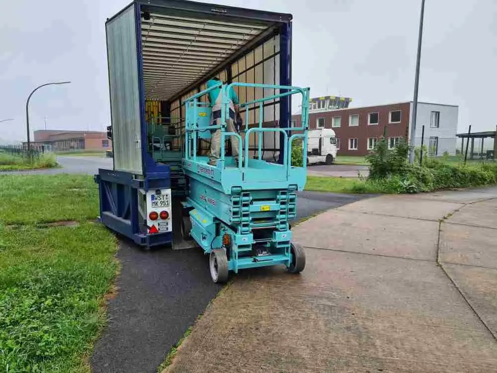 Arbeitsbühnentransport S&W Spedition