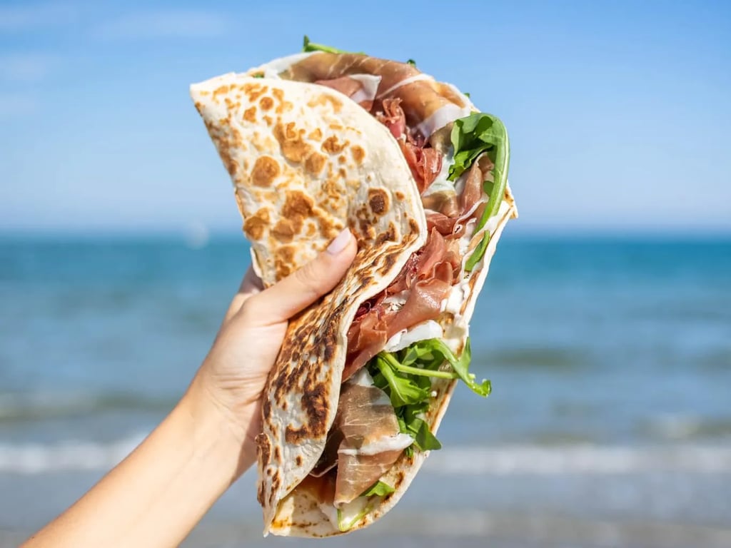 Piadina romagnola, cascioni, piada farcita