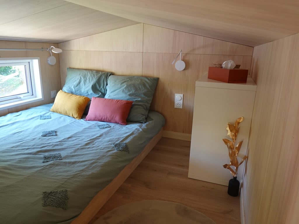 Tiny-house restroom in Saignon (Luberon)