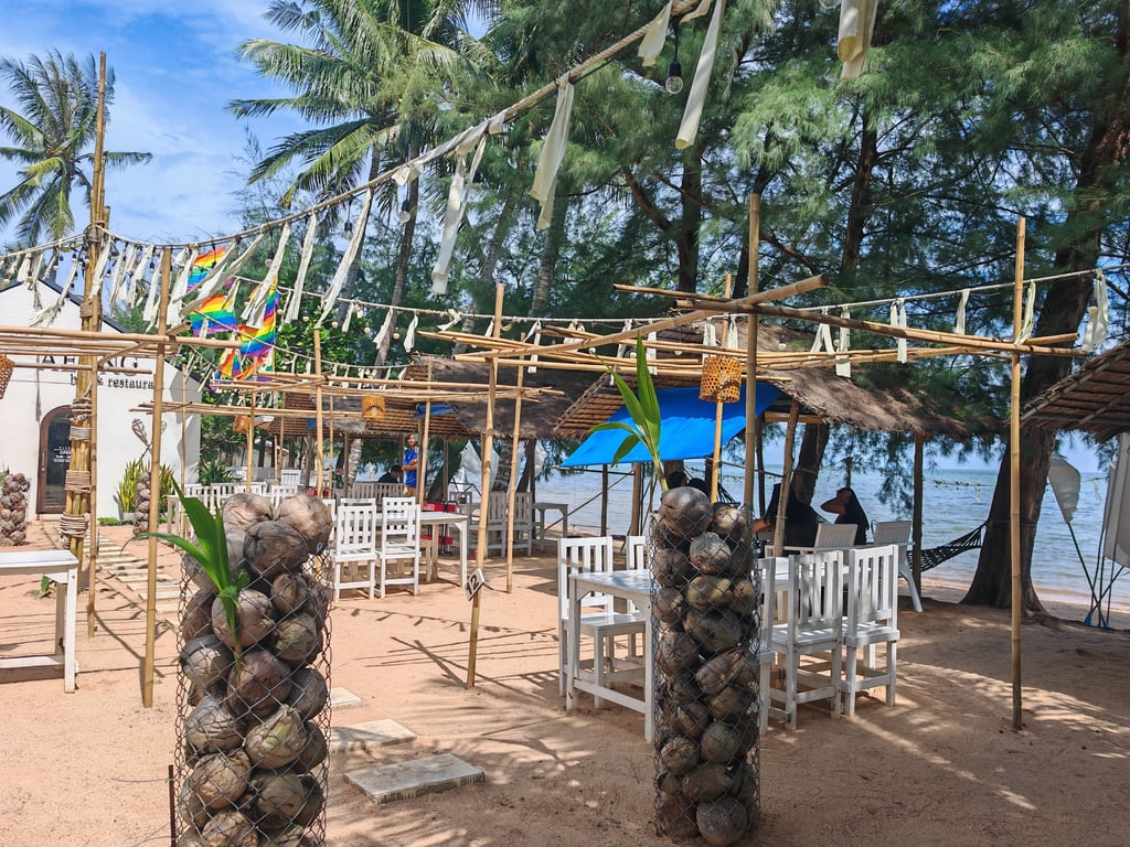 บ้านเอื้อง bar&restaurant