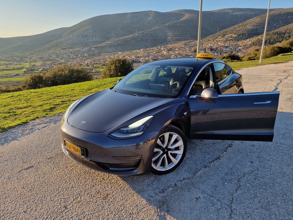 Tesla Model 3 Taxi Καβάλα – Σύγχρονη και οικολογική μεταφορά με την Orange Taxi