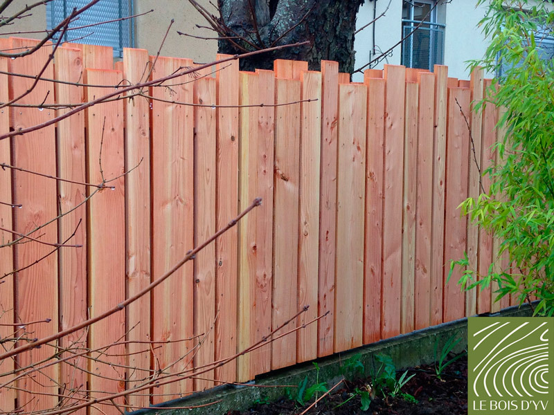 Cloture en planches verticales en douglas