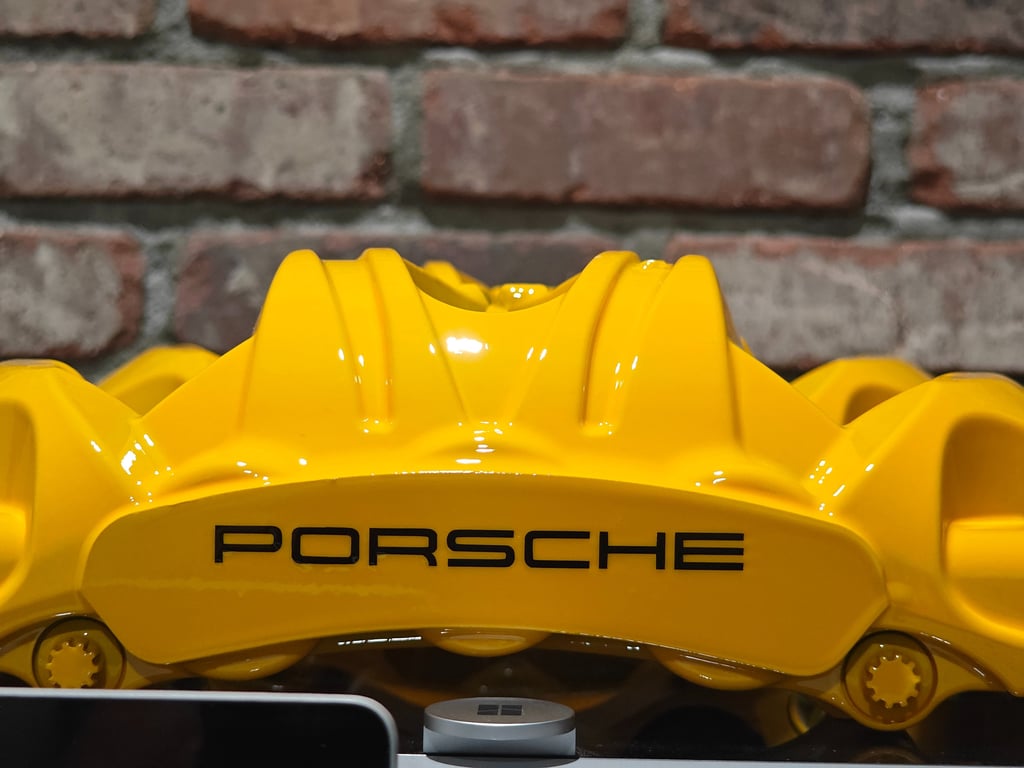 Porsche 911 GT3 calipers restored using Signal Yellow