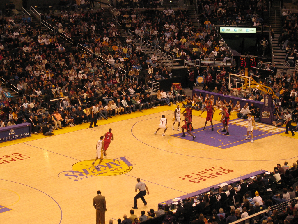 Kobe Bryant shooting in NBA game where he scored 81 points