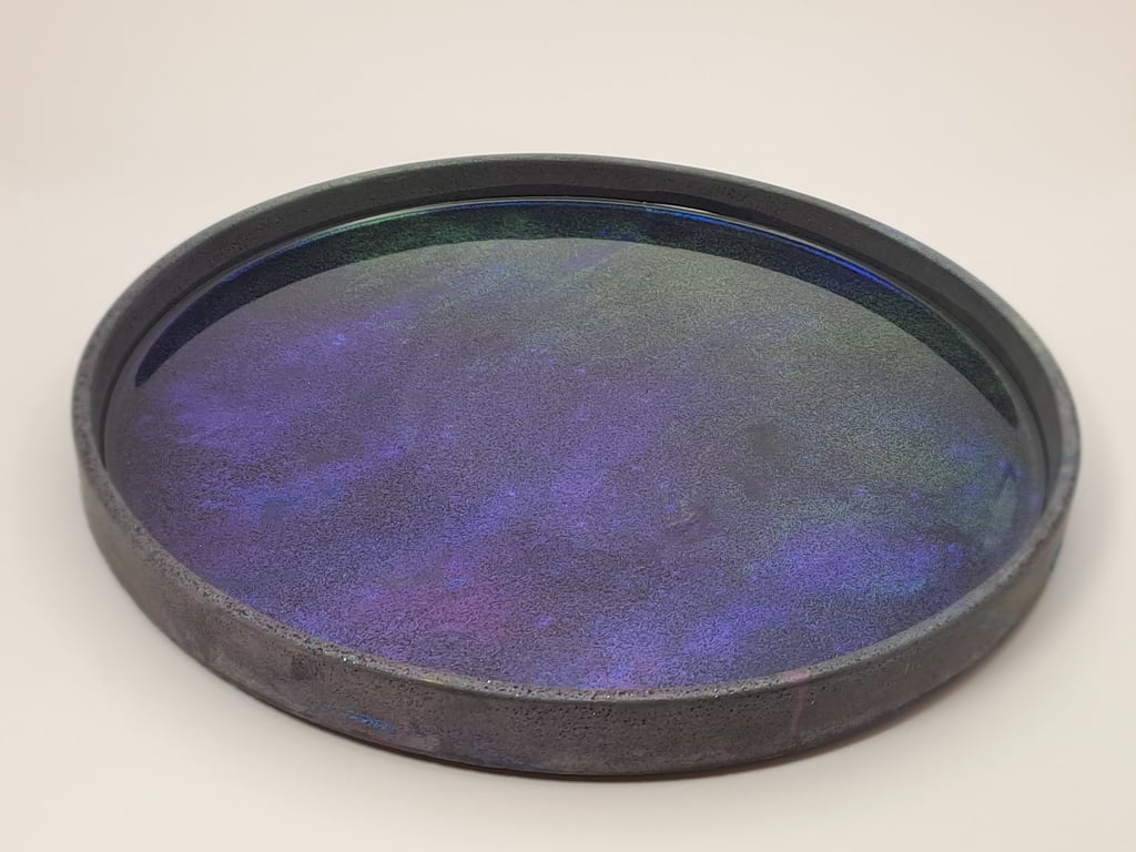 Handmade circular gypsum tray featuring a galaxy-inspired purple and blue resin inlay.
