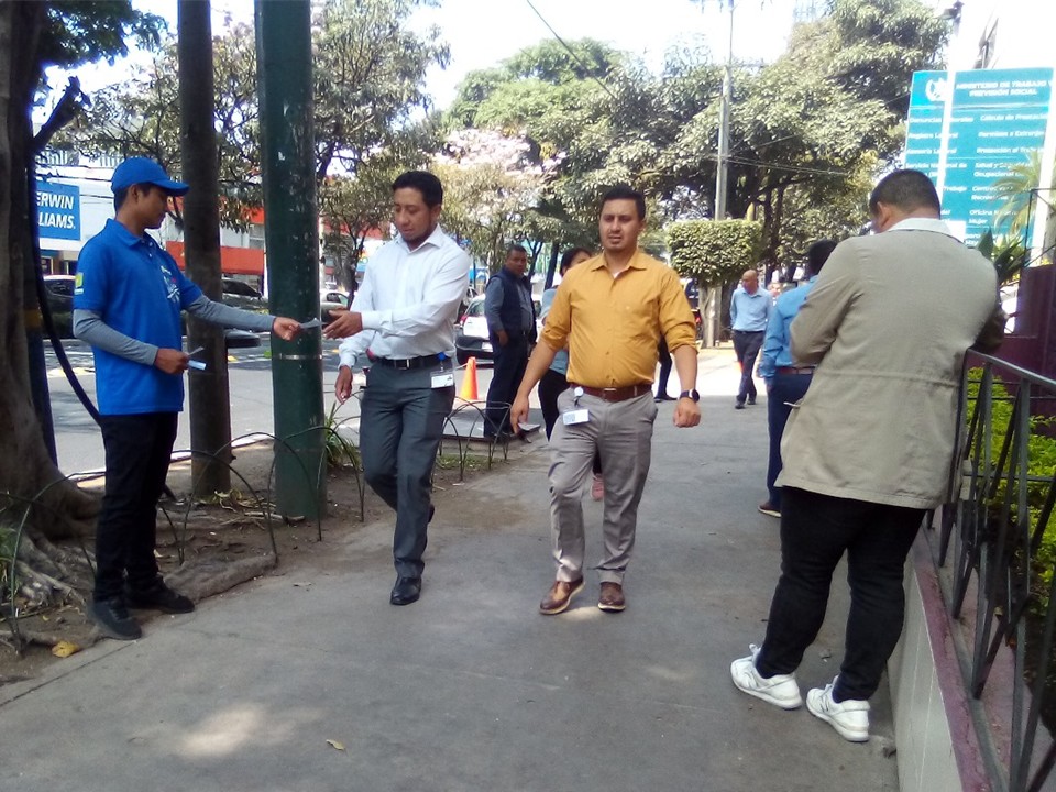 volanteo en guatemala, volanteo peatonal, captacion de personal