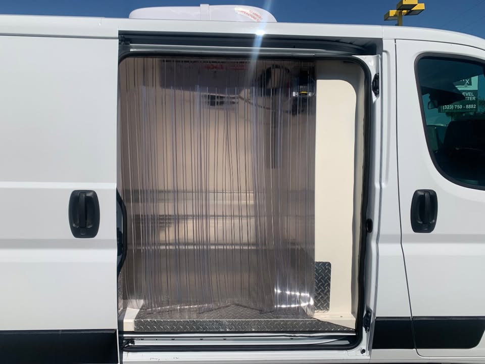 Refrigerated van rental in Los Angeles providing mobile cold storage,reliable temperature control