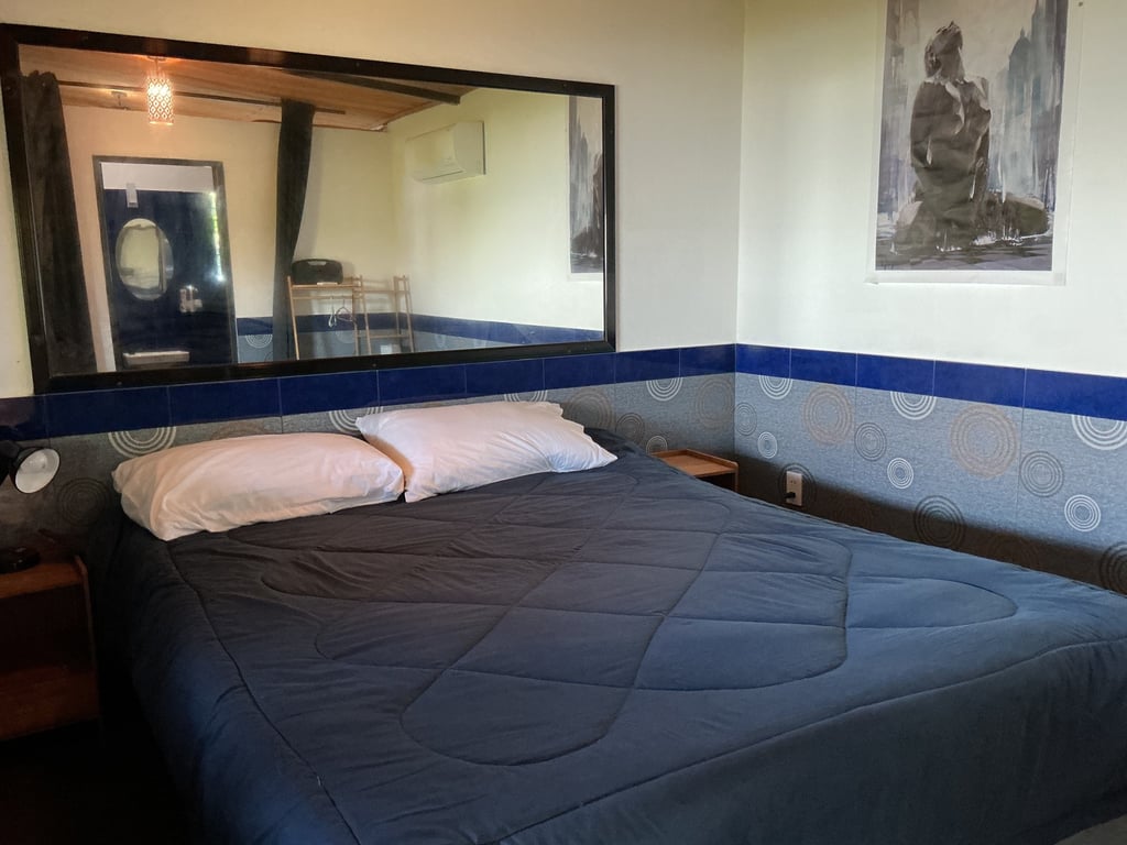 Seaside cottage queen bed