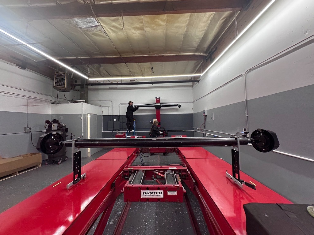 Hunter HawkEye Elite wheel alignment machine