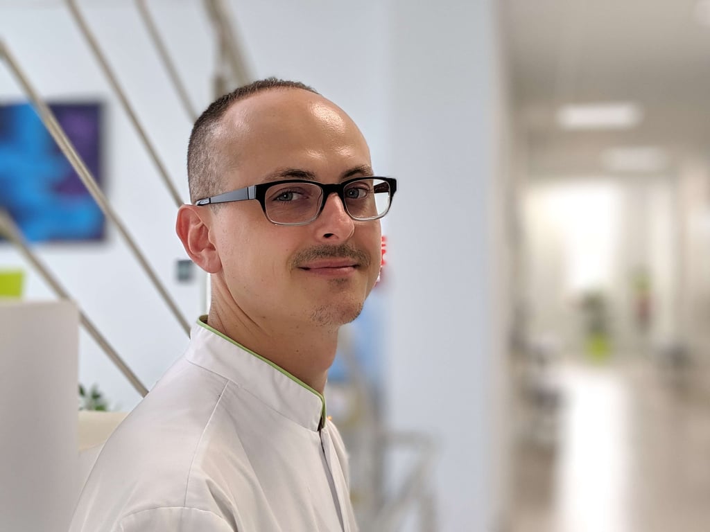 Гарбар Руслан Федорович лікар уролог хірург Garbar Ruslan urology surgery Kyiv