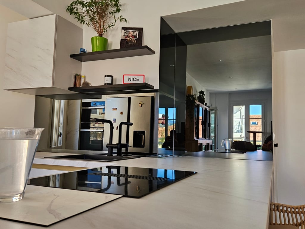 Photo de crédence + double vitrage + fenêtre sur mesure + coulissant aluminium + verre + fenetre
