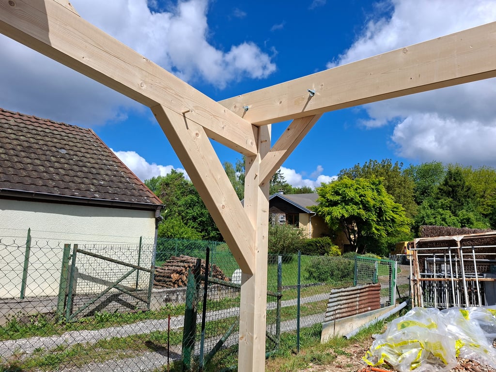 Assemblage tenons et mortaises avec chevilles bois, boulons à coté de seloncourt.