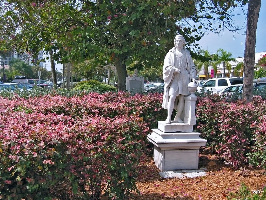 statue on st. Armand's circle
