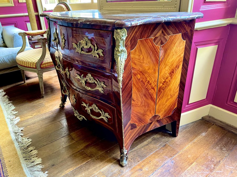 Commode ancienne en marqueterie restaurée, détail des finitions