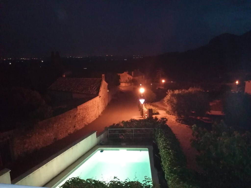 Nachtansicht des Pools im Ferienhaus La Maison d'Yvette in Le Barroux, Provence, Mont Ventoux