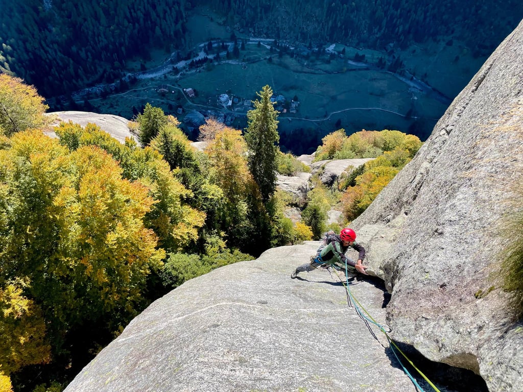 Climbing on Luna Nascente, Val di Mello - Italy